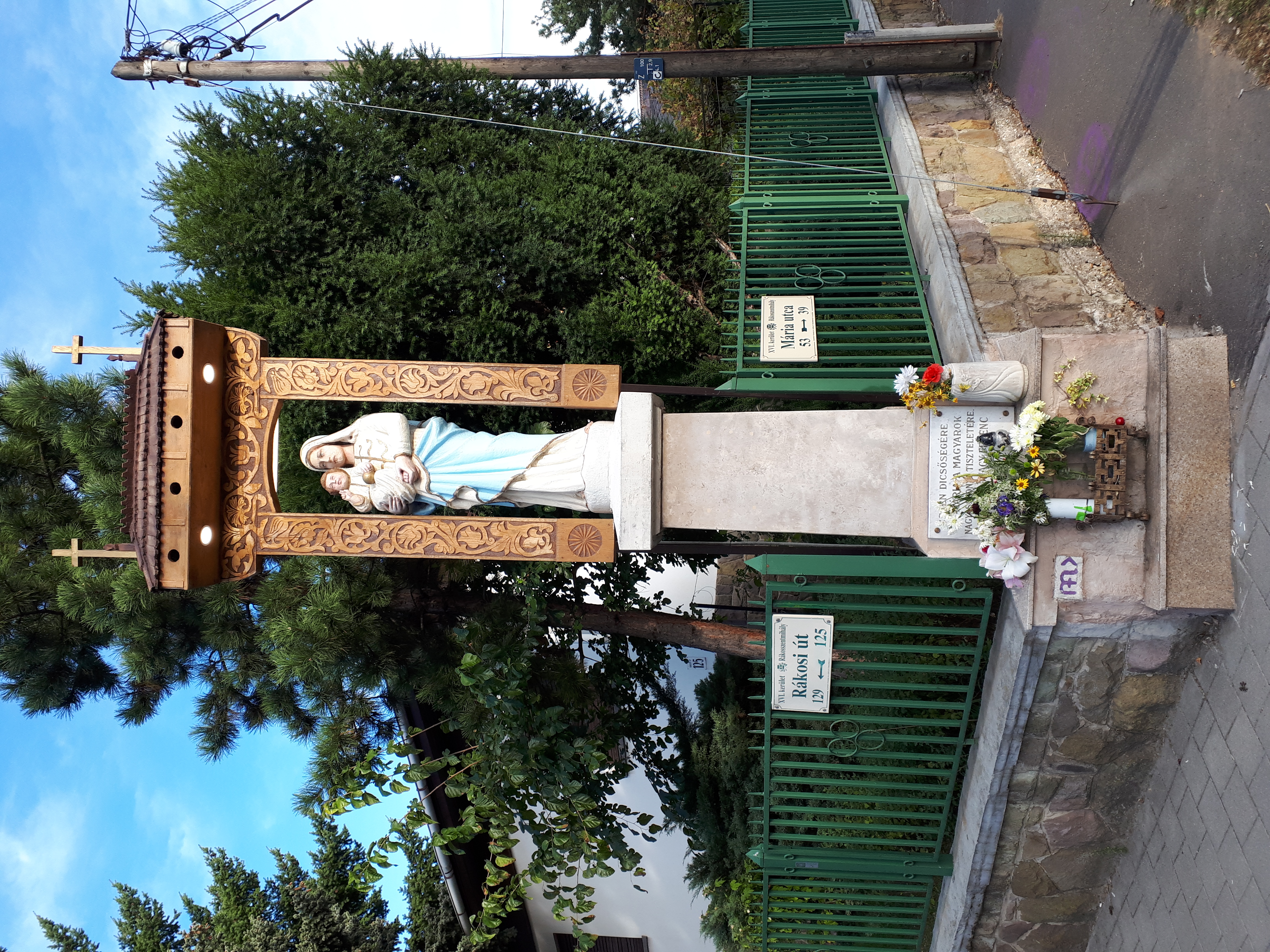 Mária utcai Szűzmária szobor
